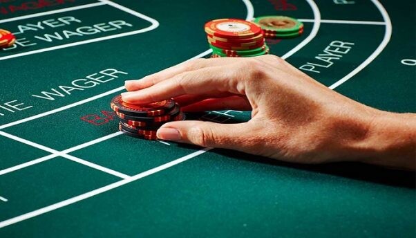 Cách chơi bài Baccarat về luật chia bài không quá phức tạp